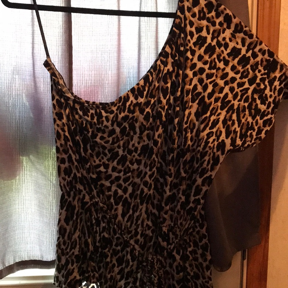 One shoulder top